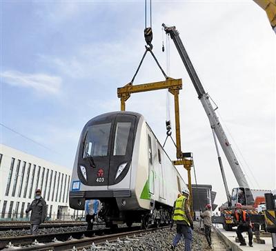 天津地鐵4號(hào)線南段喜提首列“新車” 列車更智能 乘車更舒適