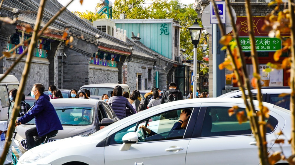 街拍秋天的北京街頭，秋意來臨時的生活