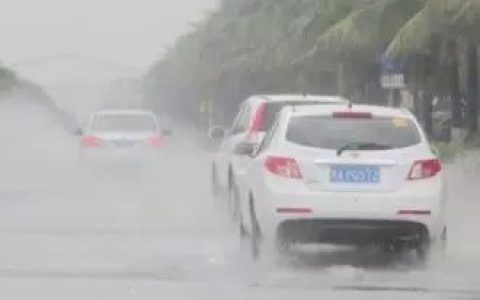 車輛遇積水不減速？依法可罰200元