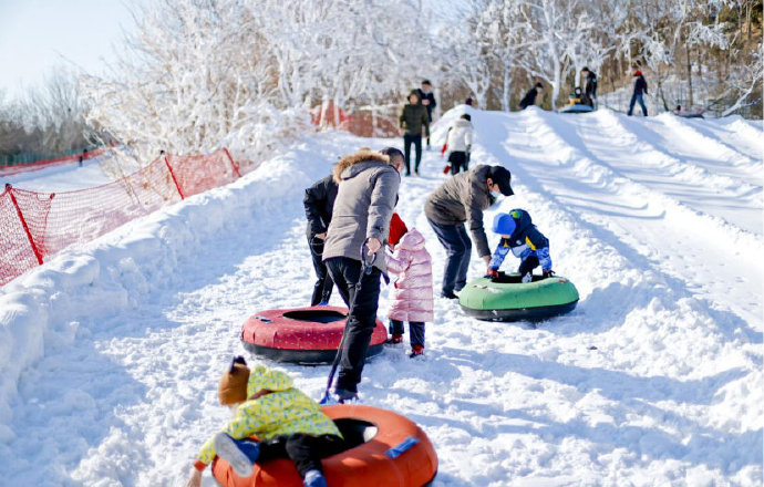 滑起來！天津南翠屏公園滑雪場(chǎng)正式對(duì)外開放