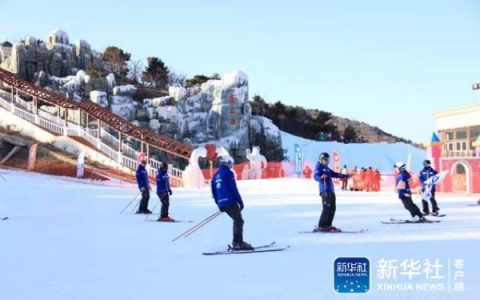 天津首屆大眾冰雪開板節(jié)拉開帷幕