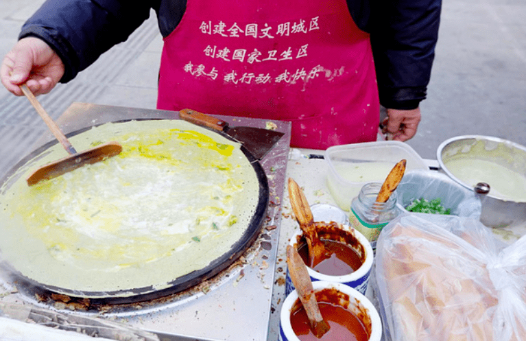 天津吃地道美食就來(lái)這兩條老街，上百種小吃都是百年“老字號(hào)”