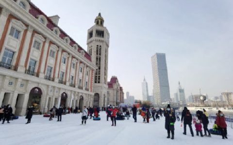 快來津灣廣場體驗冰雪嘉年華吧~