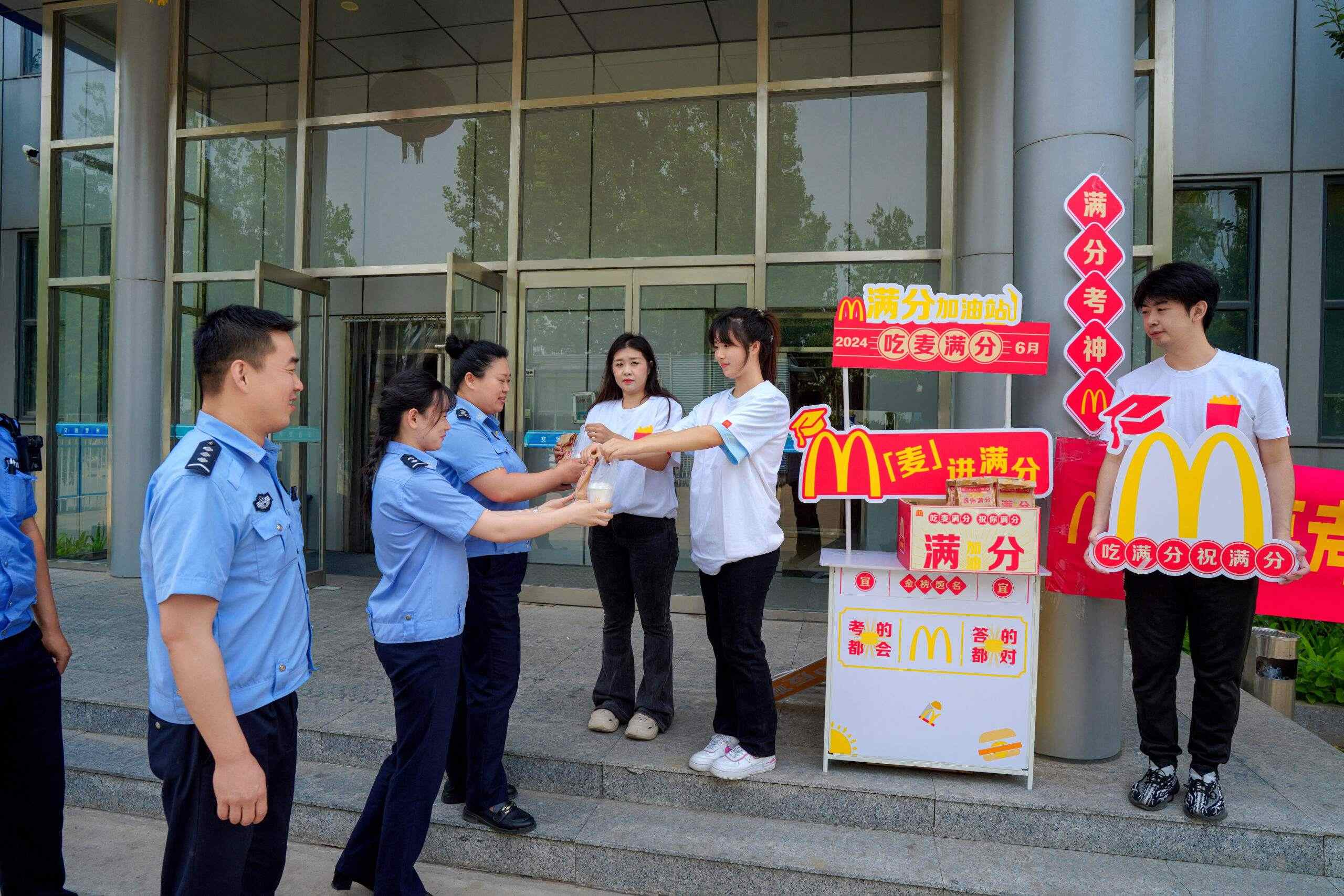 麥當(dāng)勞中國(guó)開啟全天早餐日，“滿分”祝福力挺高考考生