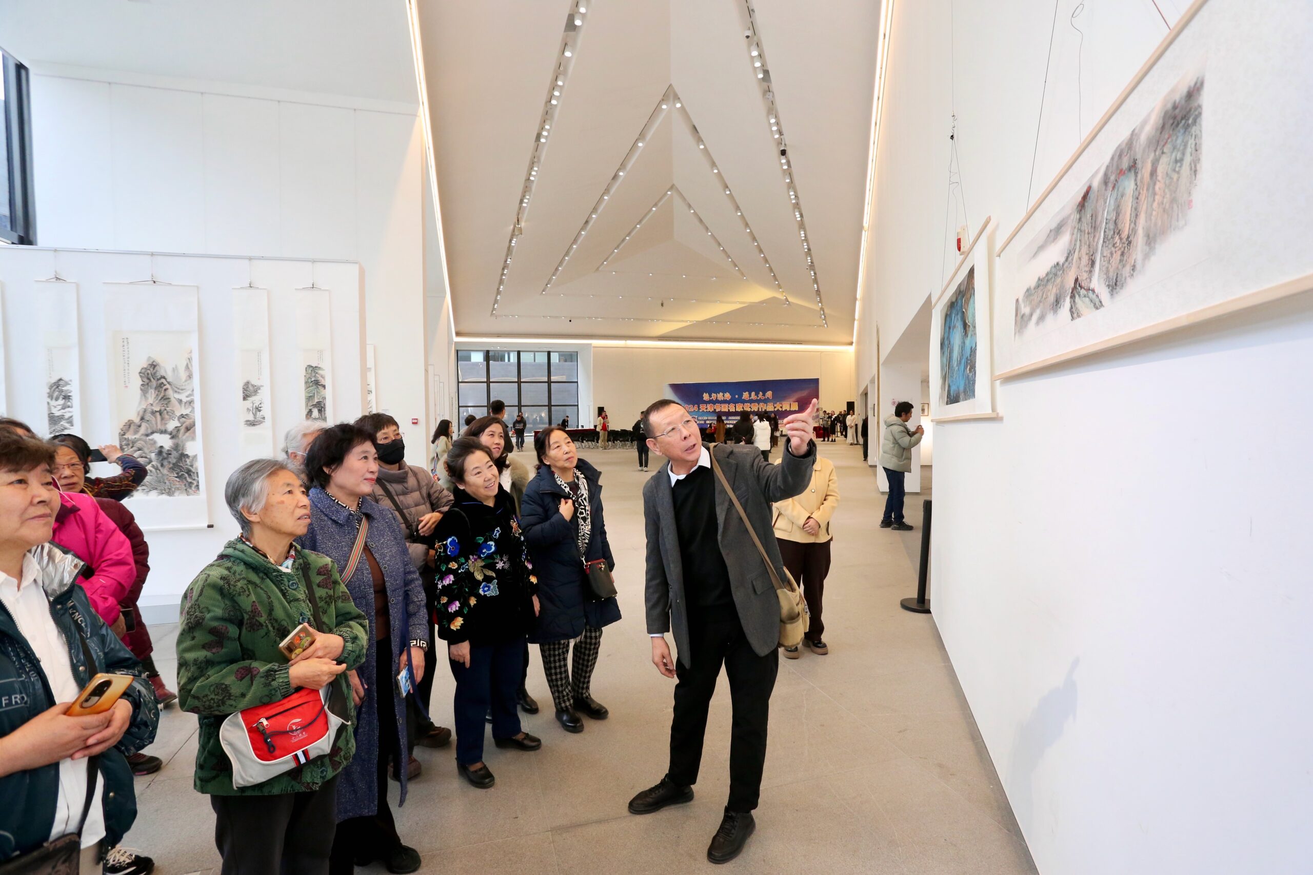 天津書畫名家優(yōu)秀作品大同展舉行 王寶利攜百余件作品“問道”大同