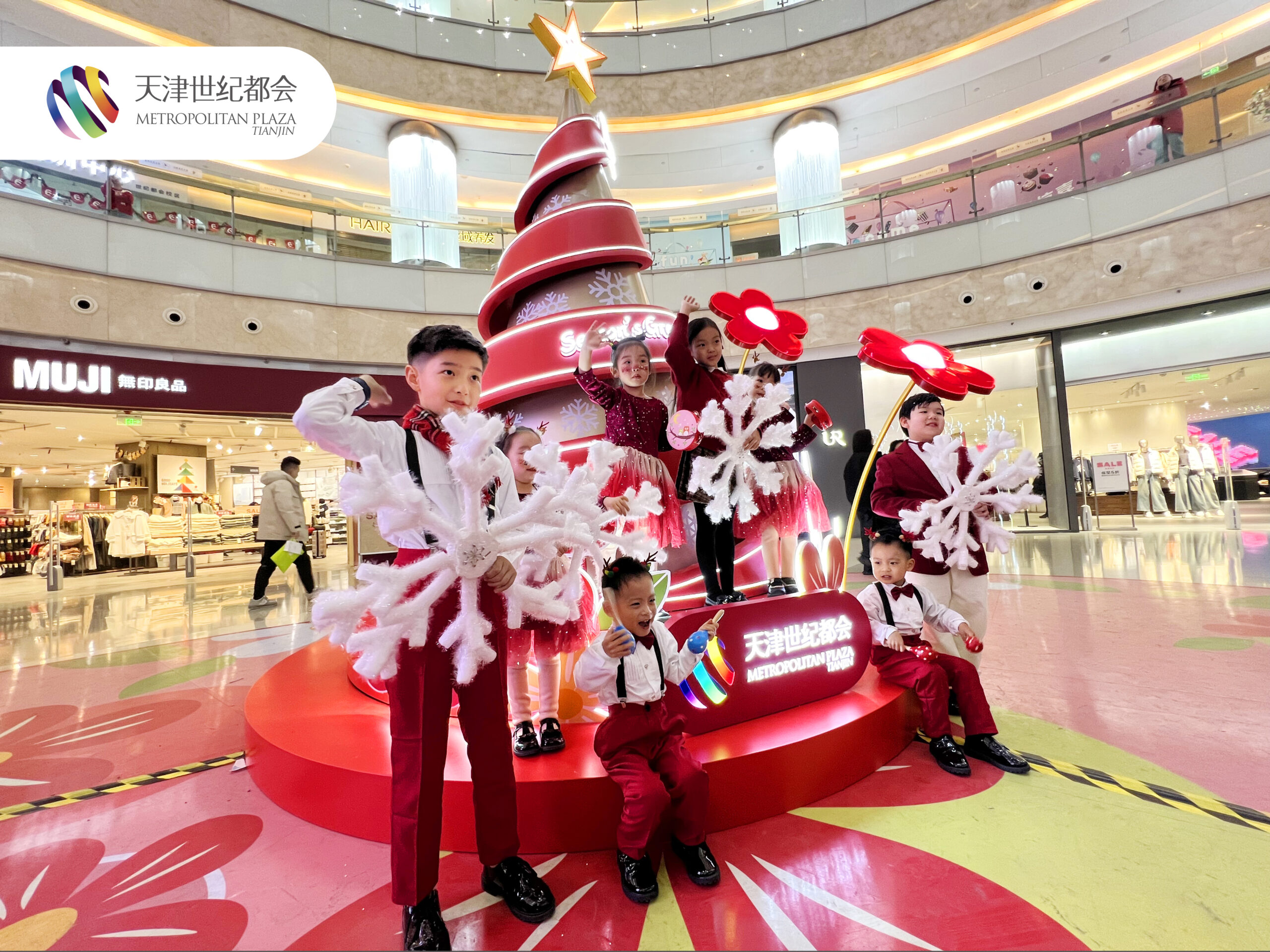 天津世紀(jì)都會(huì)《花花游樂園》歡樂啟幕 打造冬日夢幻慶典